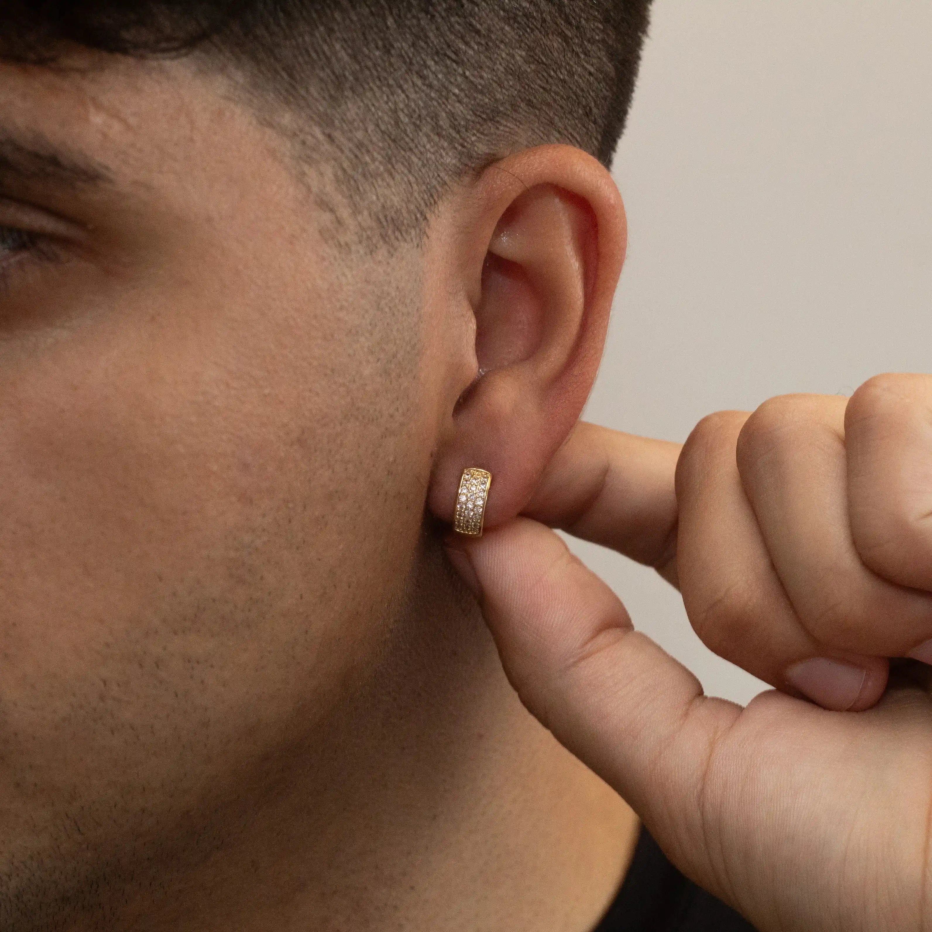 Argolas cravejadas 12mm Banhado a Ouro 24k