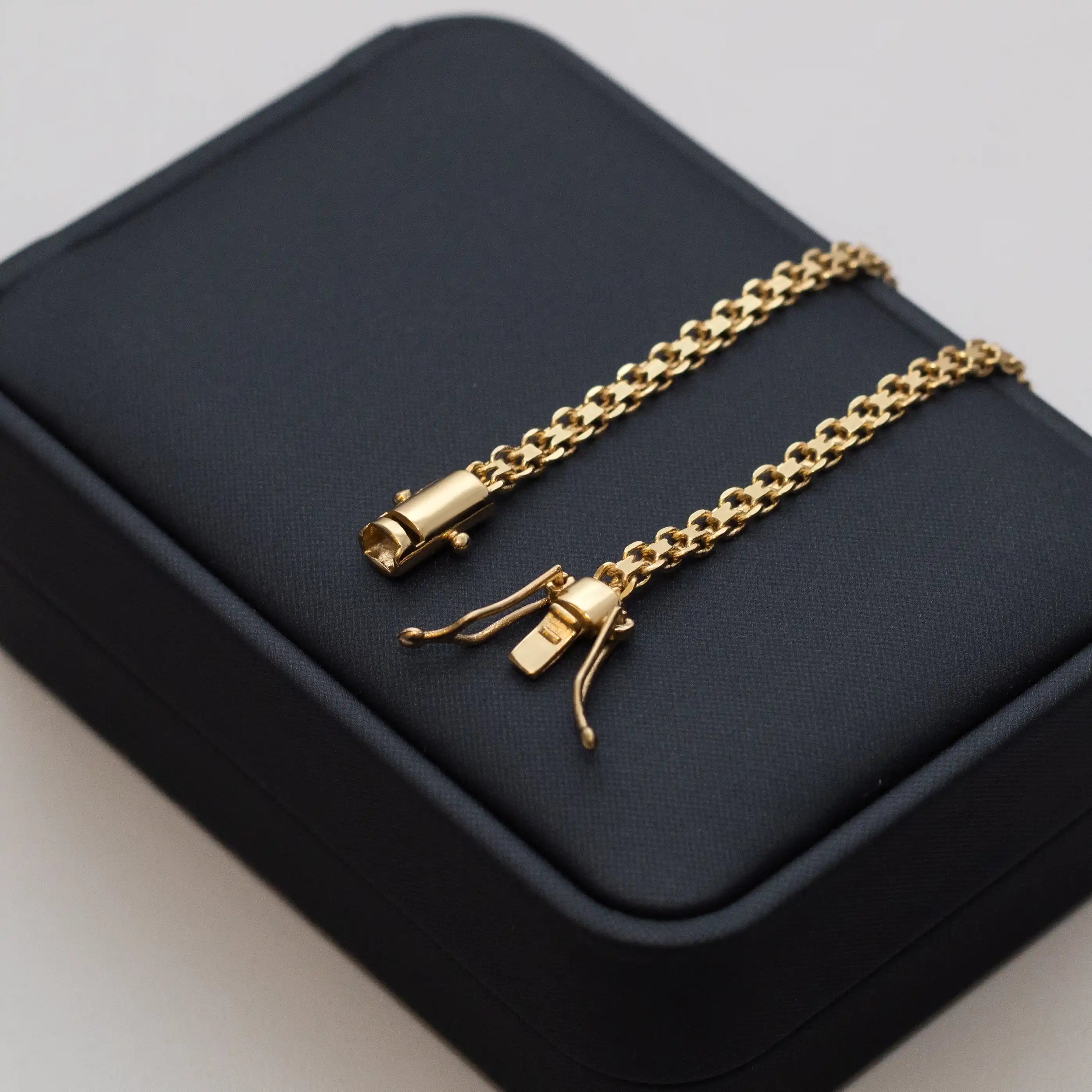 Pulseira Cadeado Duplo 3,5mm Banhado a Ouro 24k