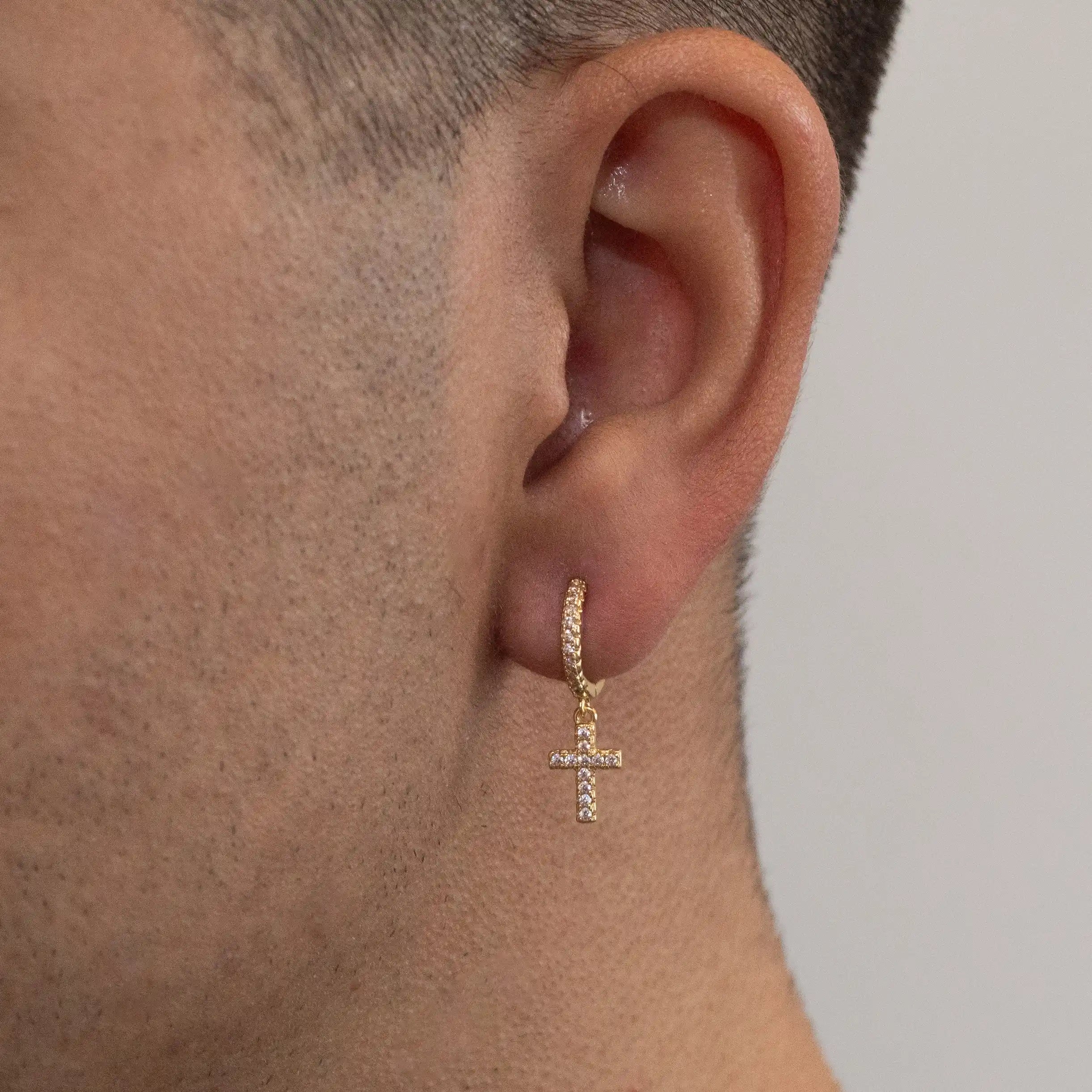 Brincos Argola cruz cravejada banhado a Ouro 24k