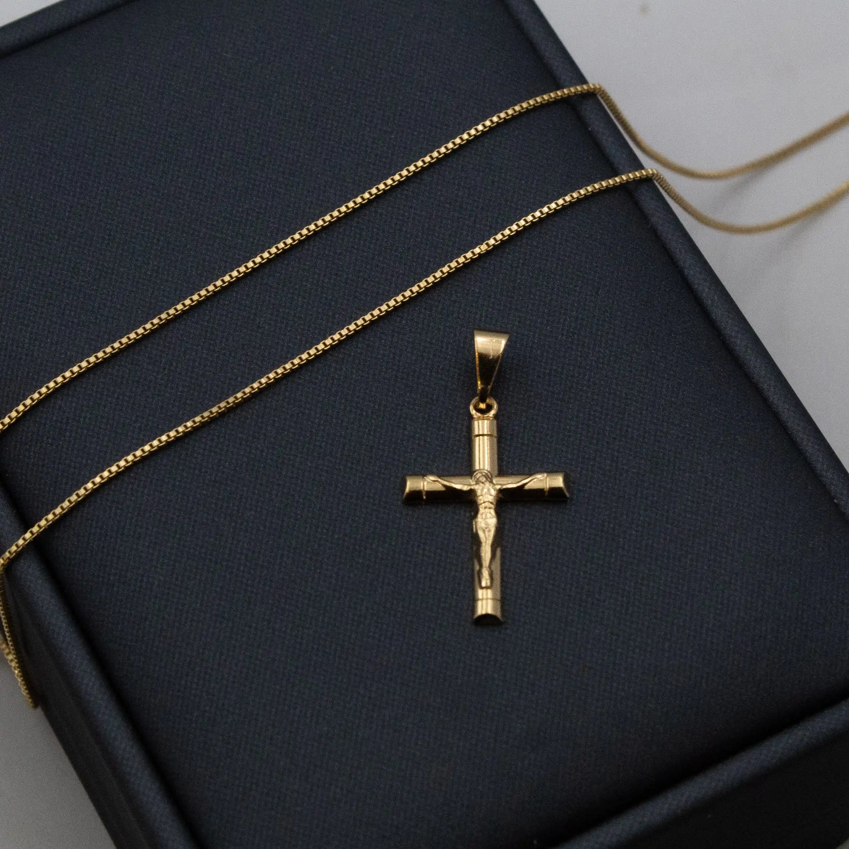 Pingente Cruz com Jesus Banhado a Ouro 24k
