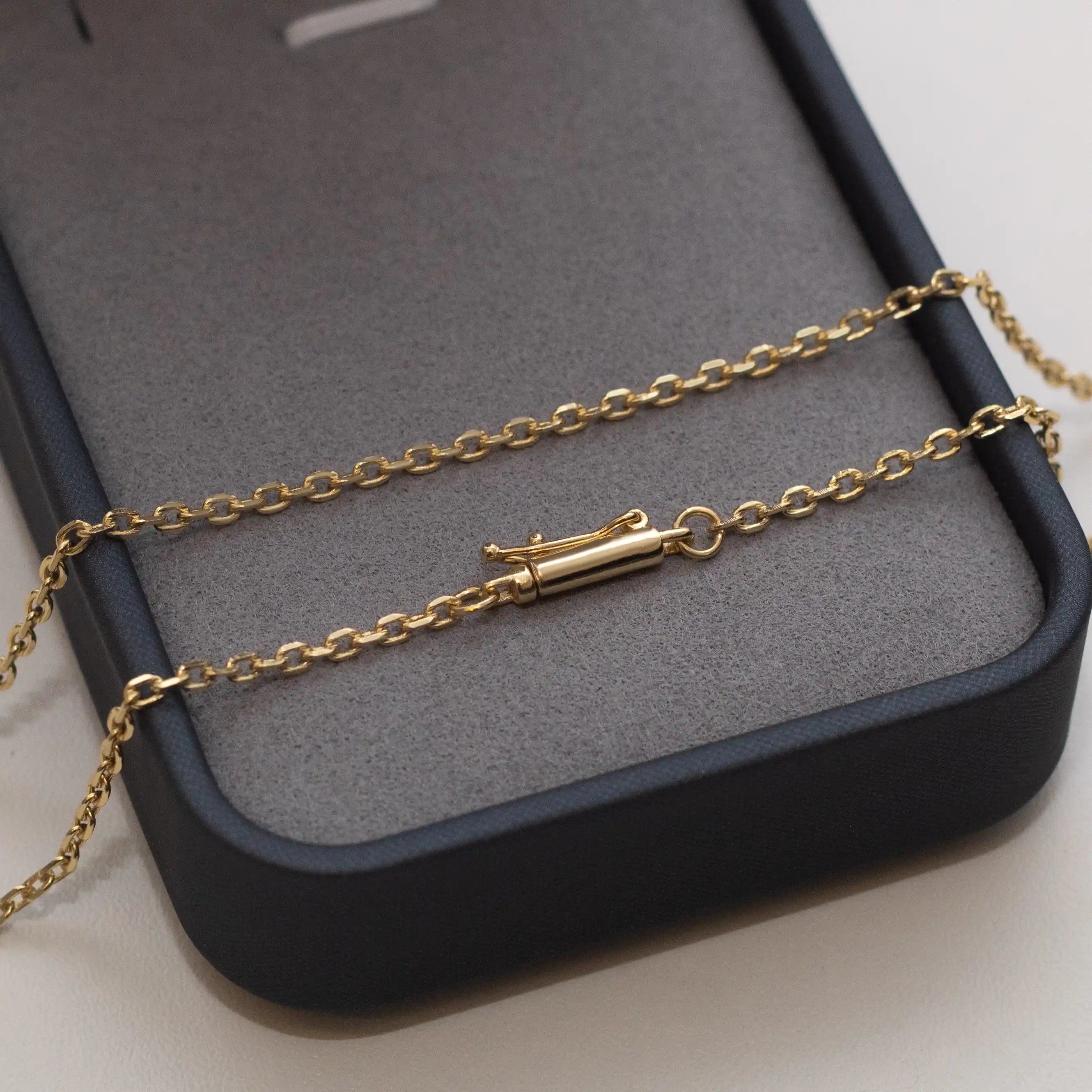 Corrente Cartier Cadeado 2,5mm Banhado a Ouro 24k