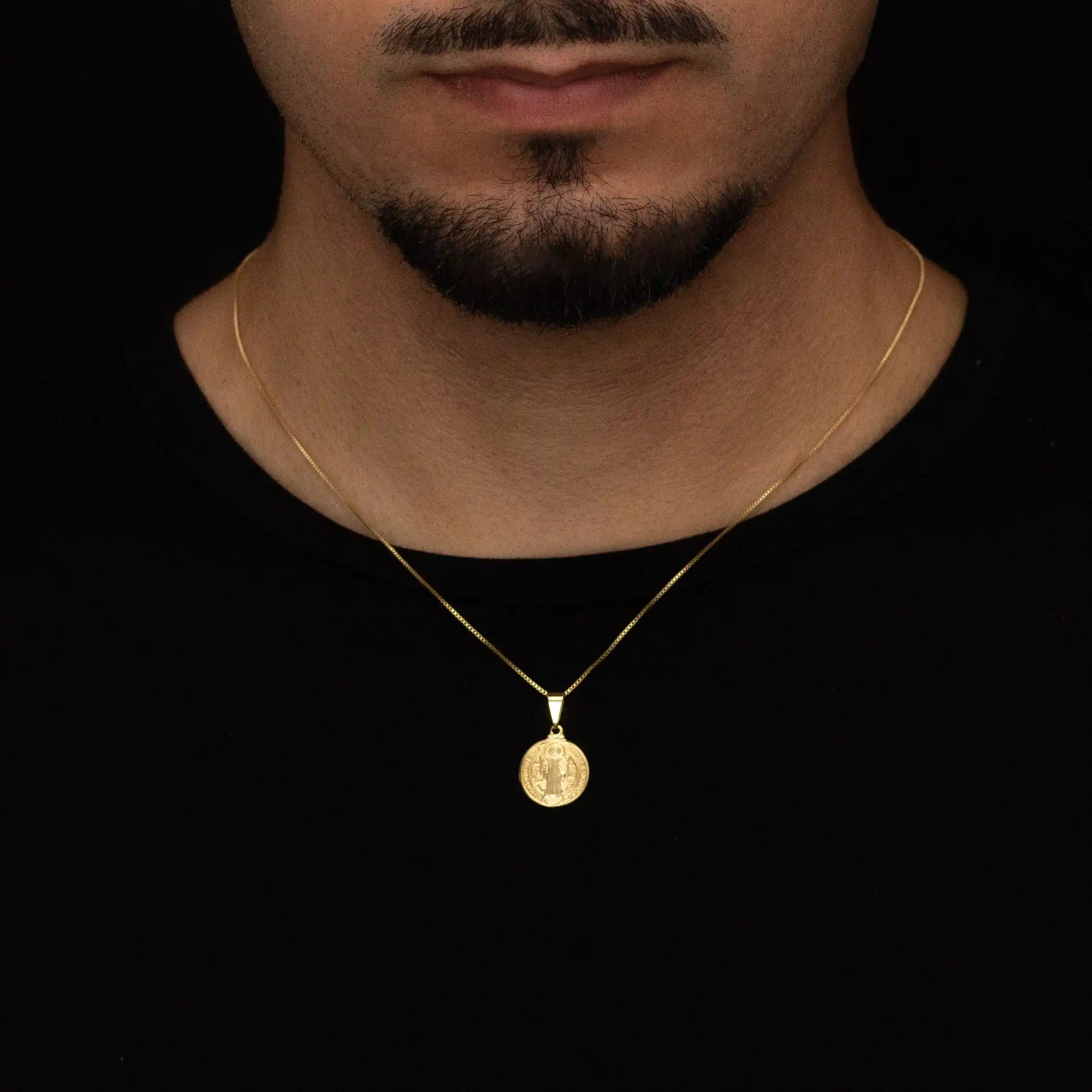Pingente São Bento 15mmx15mm Banhado Ouro 24k