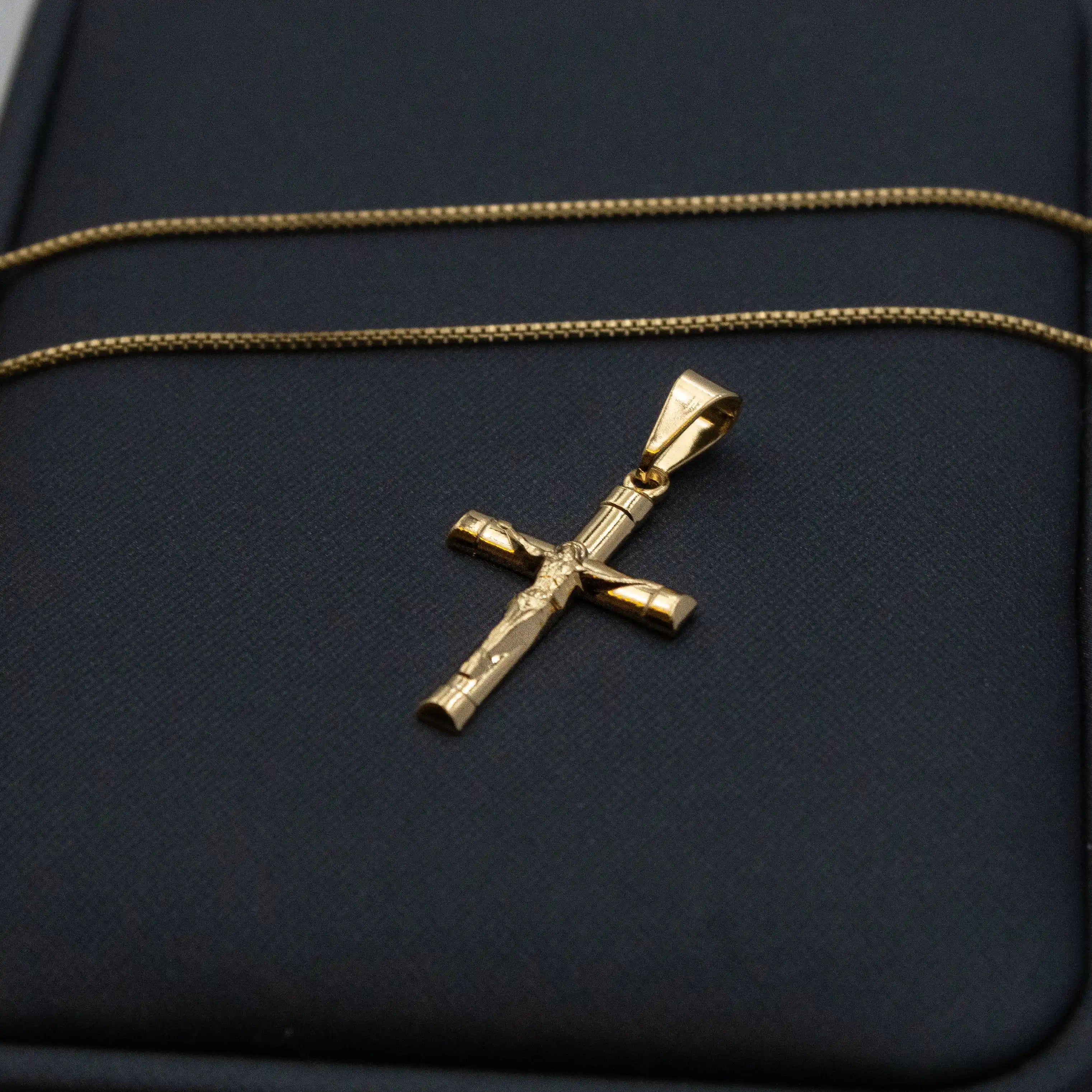 Pingente Cruz com Jesus Banhado a Ouro 24k