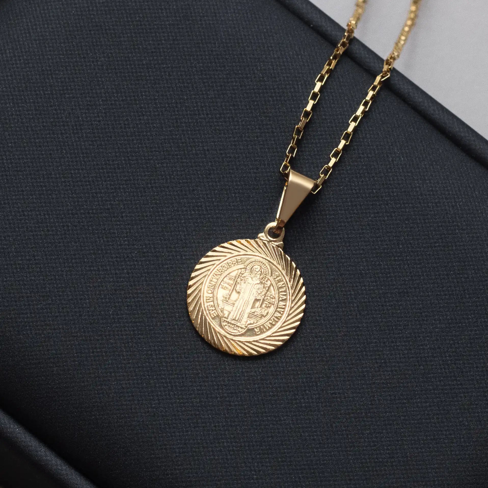 Pingente São Bento II Banhado a Ouro 24k