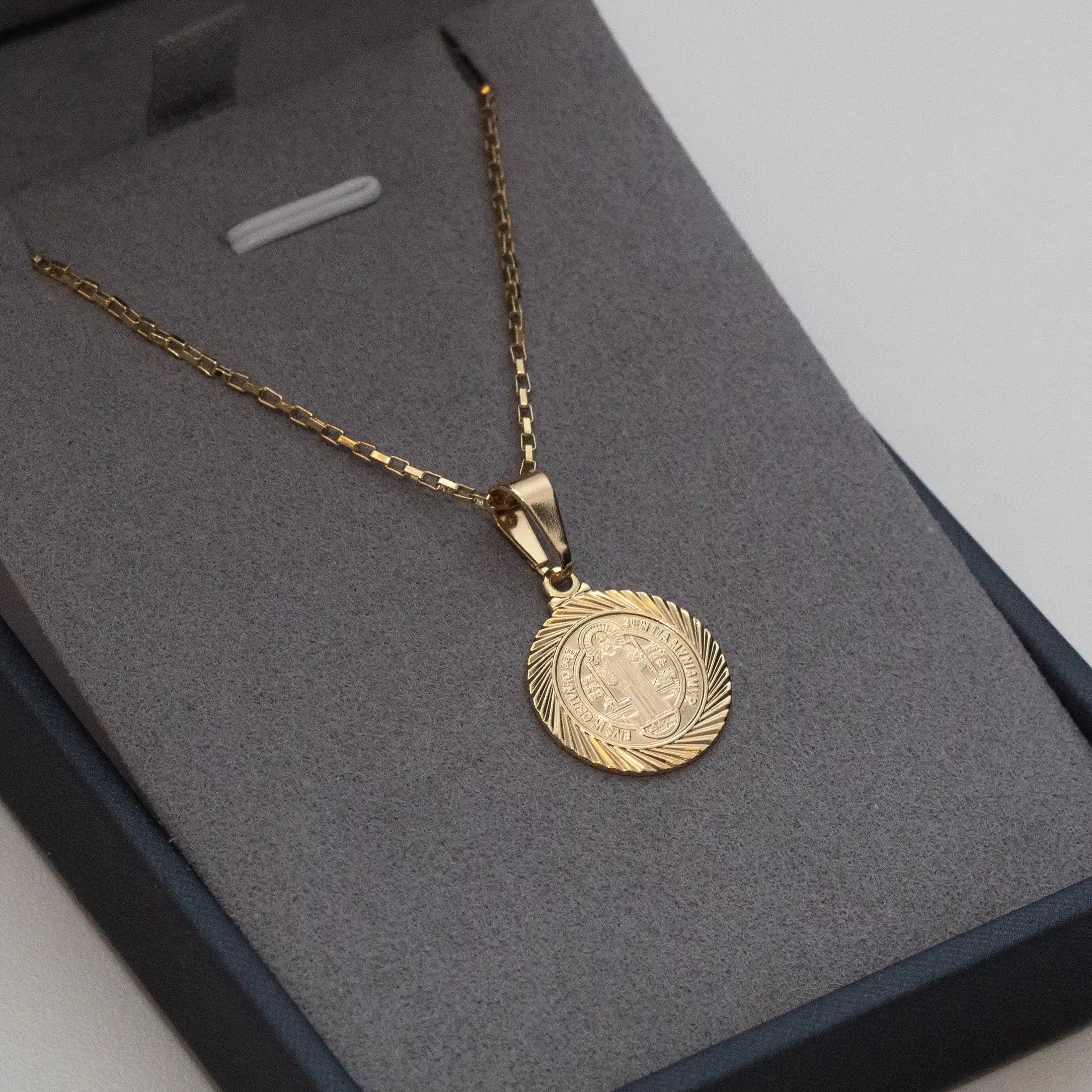 Pingente São Bento II Banhado a Ouro 24k