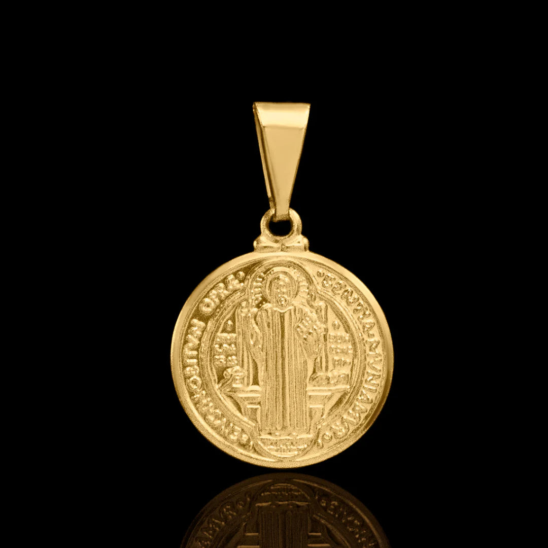 Pingente São Bento 15mmx15mm Banhado Ouro 24k
