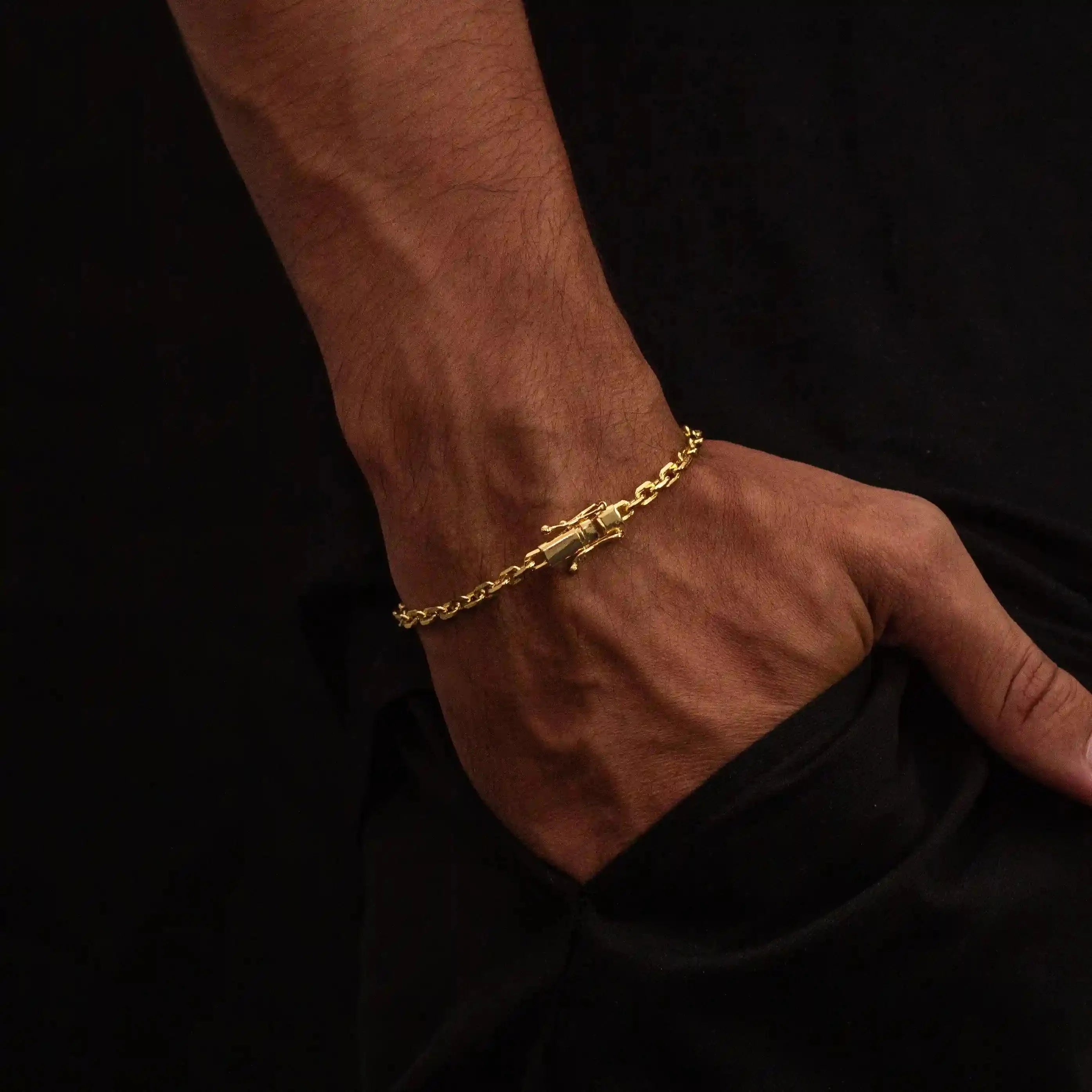 Pulseira Cartier Cadeado 3,5mm Banhado a Ouro 24k