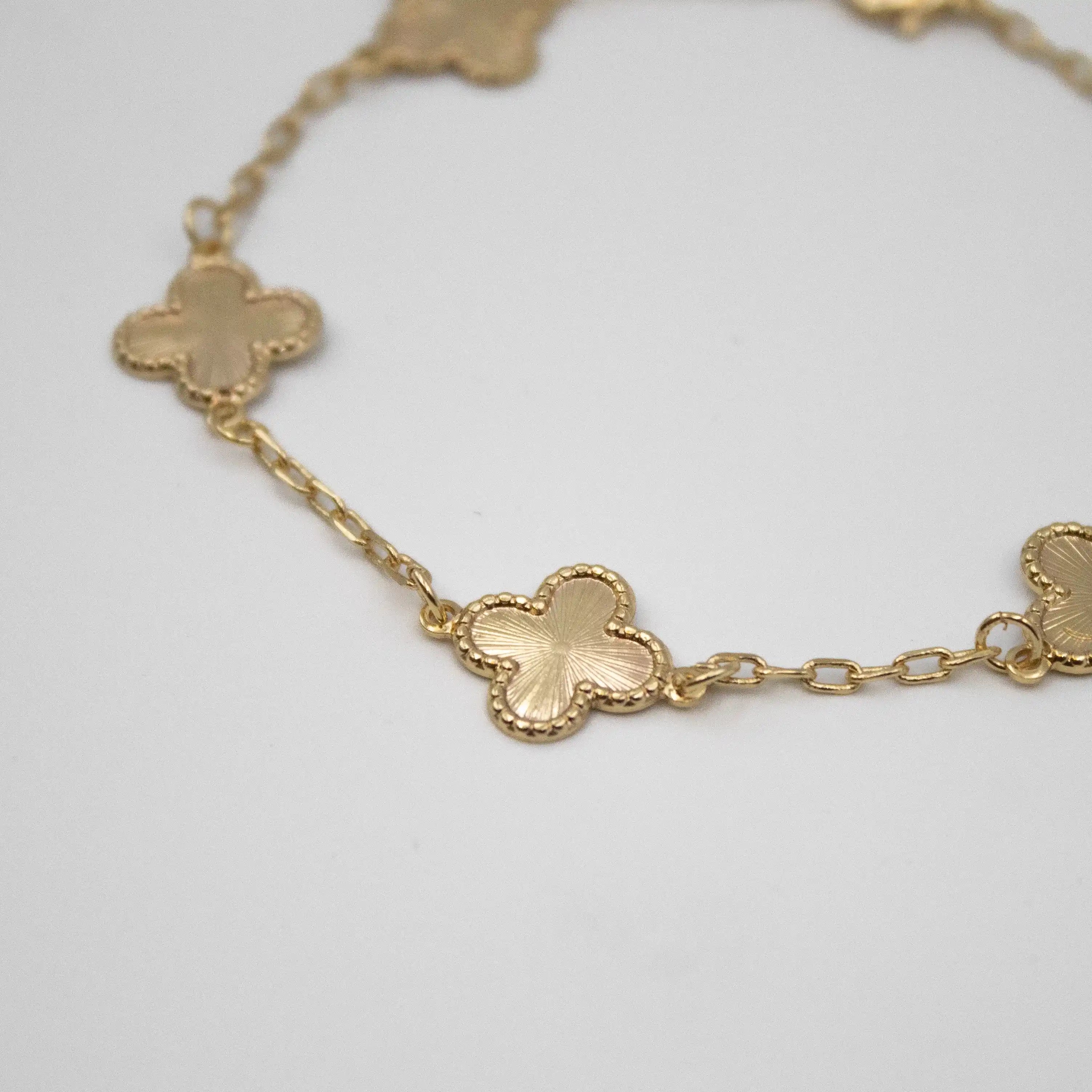 PULSEIRA 5 TREVOS FRISO BANHADO A OURO 24k